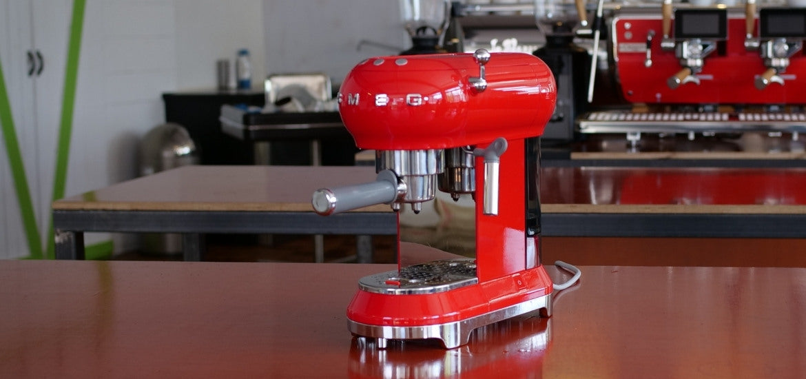 Smeg Espressomaschine ECF 01 – Test der Einstiegsmaschine 2021