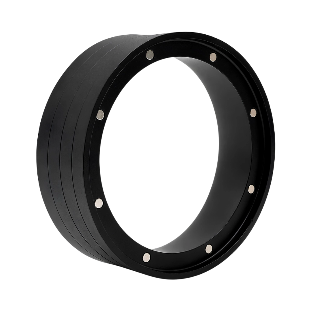 Kaffeemacher Dosierring 51 mm in Schwarz als Detailansicht mit integrierten Magneten zur Befestigung am Siebträger